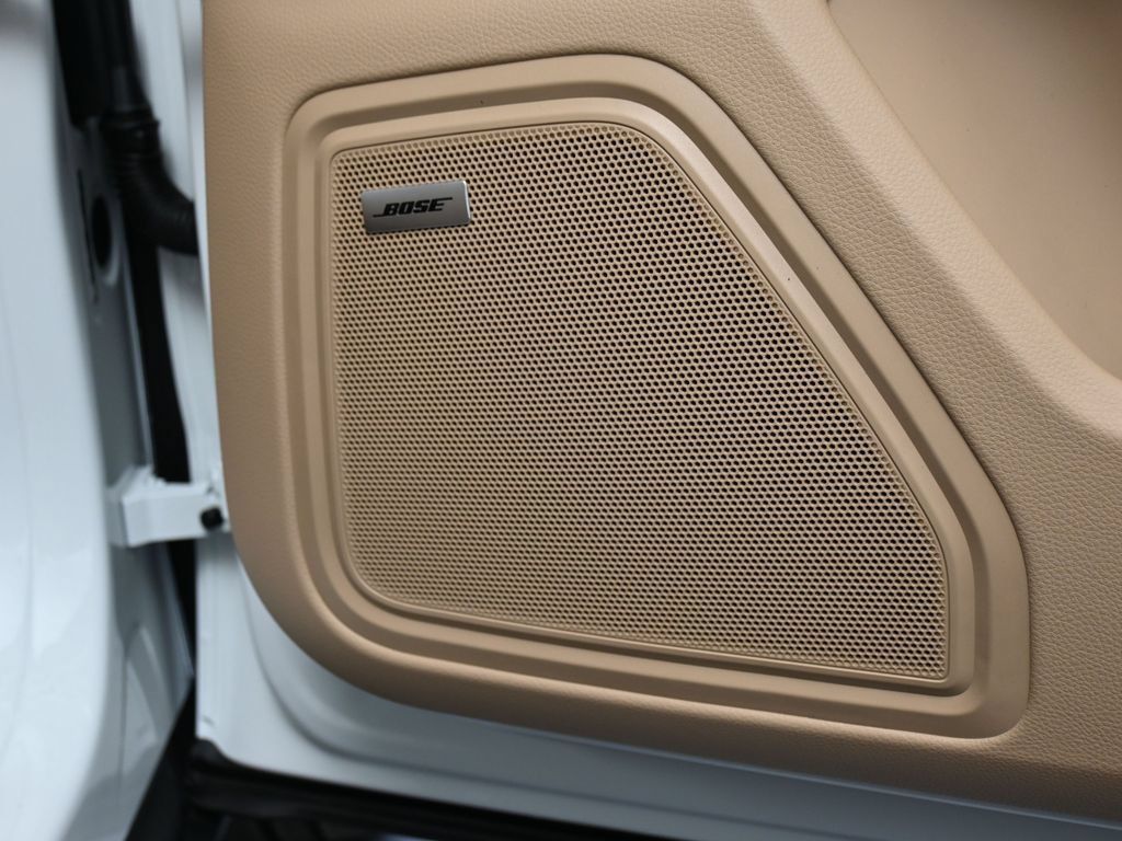 Certified 2026 Porsche Macan AWD/4WD image 30