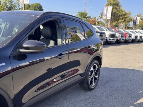 Used 2025 Ford Escape ST-Line Select image 9