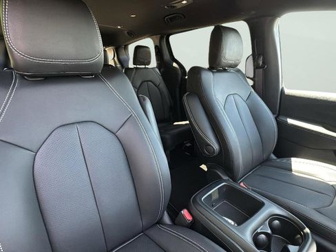 New 2026 Chrysler Pacifica Select image 20