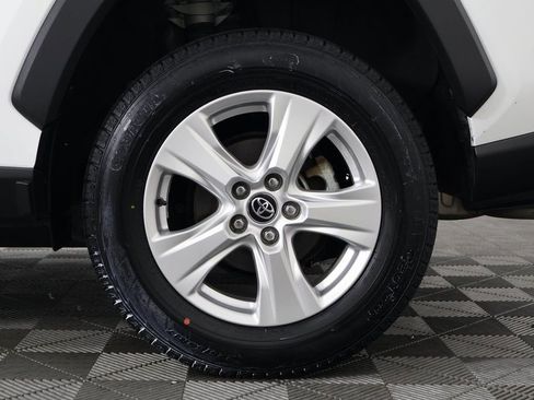 Used 2021 Toyota RAV4 XLE image 16