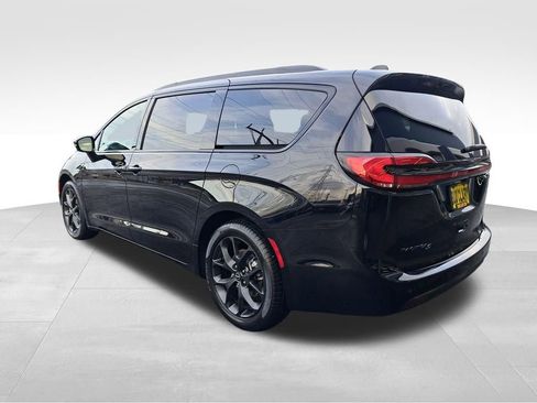 New 2026 Chrysler Pacifica Select w/ S Appearance Package image 3