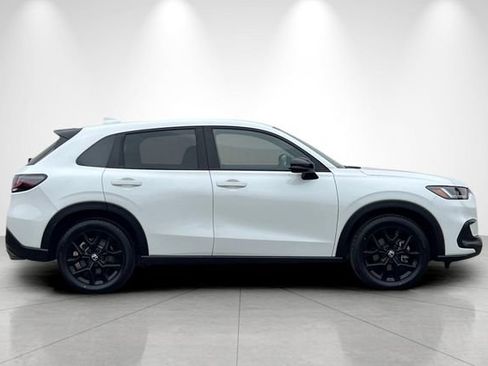 Used 2024 Honda HR-V Sport image 3