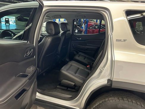 Used 2018 GMC Acadia SLT FWD image 19