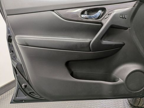 Used 2019 Nissan Rogue SV w/ Premium Package AWD/4WD image 8