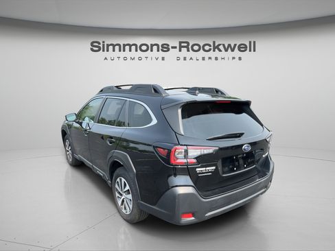 Used 2025 Subaru Outback Premium AWD/4WD image 2