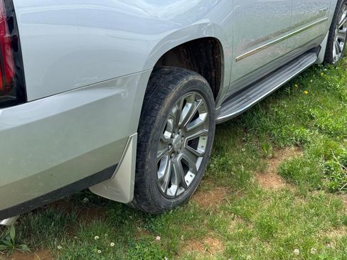 Used 2015 GMC Yukon XL Denali w/ Touring Package AWD/4WD image 16