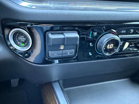 Used 2023 Chevrolet Silverado 1500 High Country w/ Technology Package AWD/4WD image 33