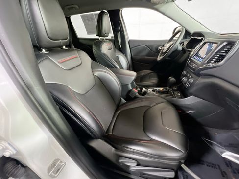 Used 2022 Jeep Cherokee Trailhawk w/ Technology Group B AWD/4WD image 26