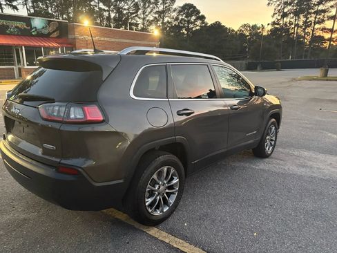 Used 2020 Jeep Cherokee Latitude Plus image 3