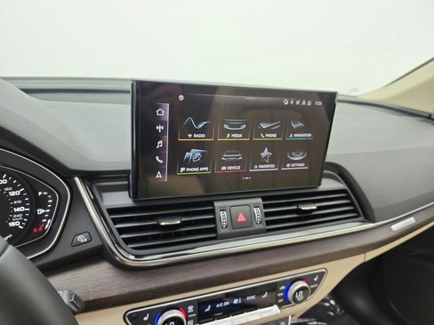 Used 2023 Audi Q5 2.0T Premium w/ Convenience Package AWD/4WD image 14