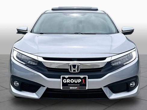 Used 2018 Honda Civic Touring image 4