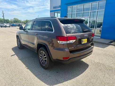 Used 2020 Jeep Grand Cherokee Laredo w/ 18" Wheel & 8.4" Radio Group image 2