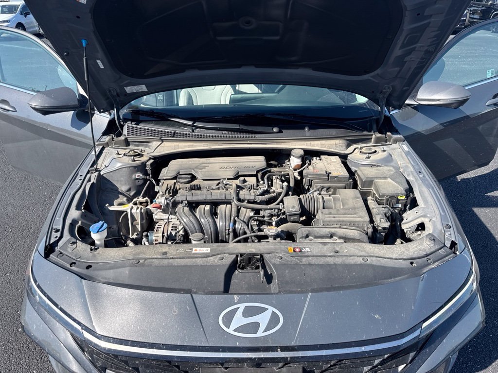 Used 2024 Hyundai Elantra Limited FWD image 19