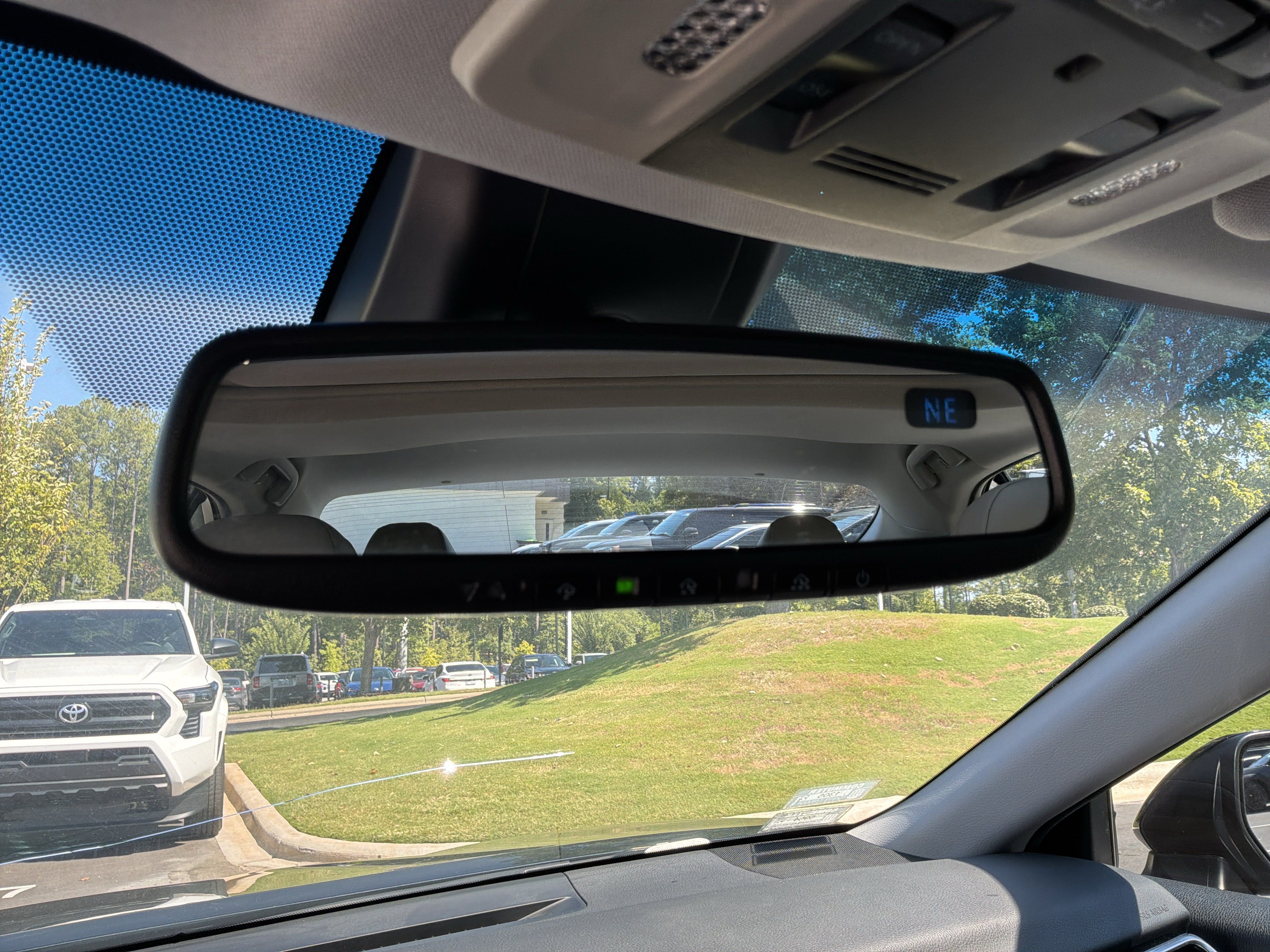 Used 2018 Toyota Camry SE w/ Moonroof Package FWD image 26