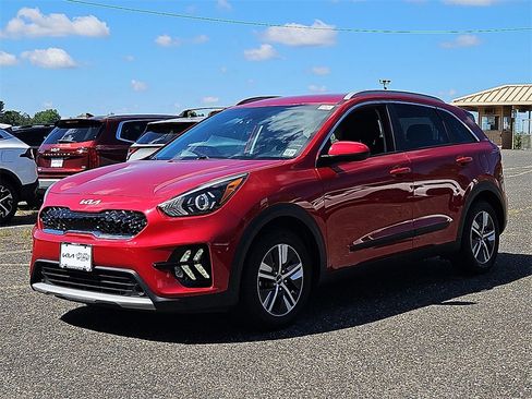 Certified 2022 Kia Niro LXS image 3
