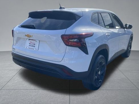 Used 2025 Chevrolet Trax LS w/ LS Convenience Package image 15