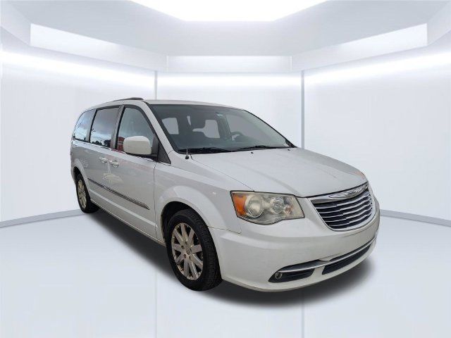 Used 2016 Chrysler Town & Country Touring FWD image 2