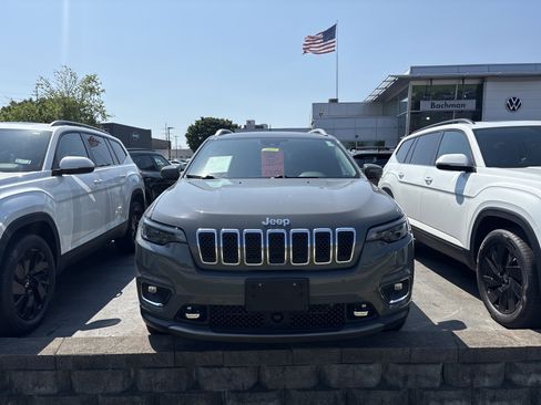 Used 2021 Jeep Cherokee Limited w/ Elite Package AWD/4WD image 3