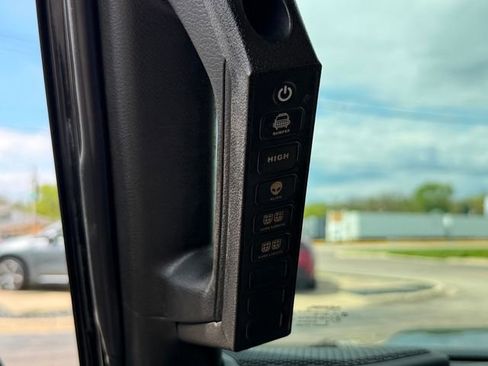 Used 2021 Jeep Gladiator Sport AWD/4WD image 24