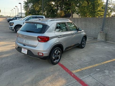 Used 2025 Hyundai Venue SEL FWD image 7
