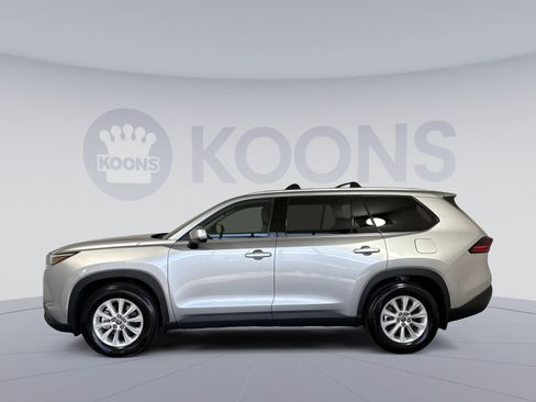Used 2025 Toyota Grand Highlander FWD image 2