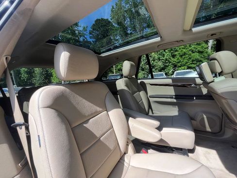 Used 2011 Mercedes-Benz R 350 4MATIC image 35