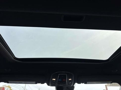 New 2025 Jeep Grand Cherokee Altitude image 8