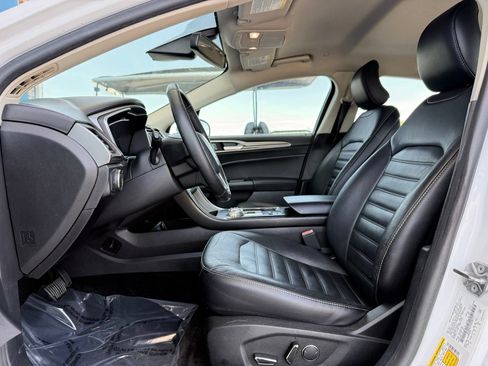 Used 2018 Ford Fusion SE w/ Equipment Group 602A FWD image 13