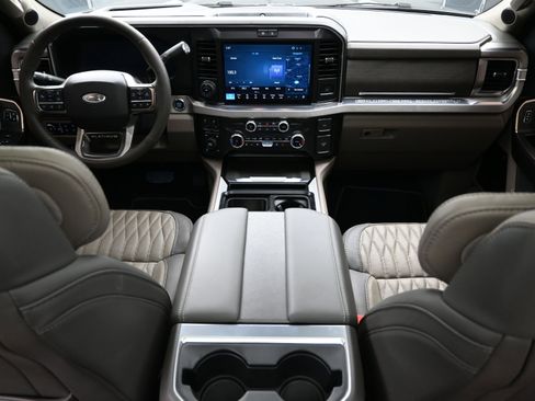 Used 2025 Ford F250 Platinum w/ Platinum Plus Package image 14