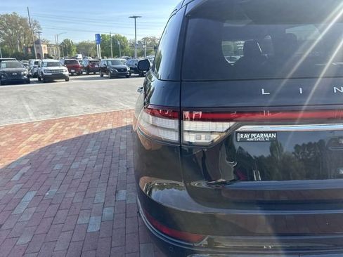 Used 2023 Lincoln Aviator Reserve w/ Equipment Group 201A image 10
