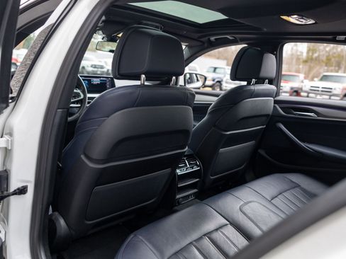 Used 2020 BMW 530e xDrive 530e xDrive iPerformance Plug- w/ M Sport Package image 32