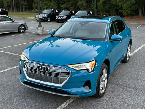 Used 2019 Audi e-tron Premium Plus image 35
