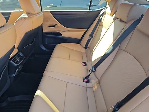 Used 2022 Lexus ES 350 w/ Premium Package image 4