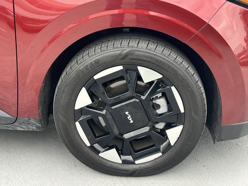 Used 2025 Kia Carnival EX FWD image 14