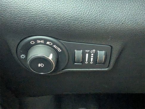 Used 2025 Jeep Compass Limited image 26