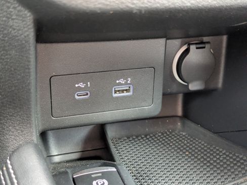 Used 2021 Nissan Kicks SR FWD image 24