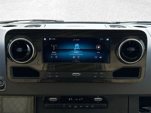 Used 2021 Mercedes-Benz Sprinter 3500 image 8