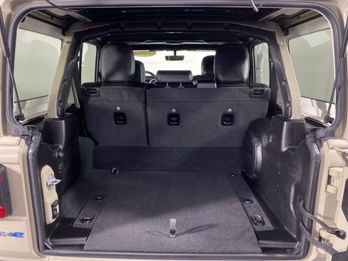 Used 2022 Jeep Wrangler Unlimited Sahara w/ Cold Weather Group image 36