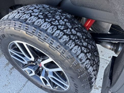 Used 2022 GMC Sierra 1500 AT4 image 8