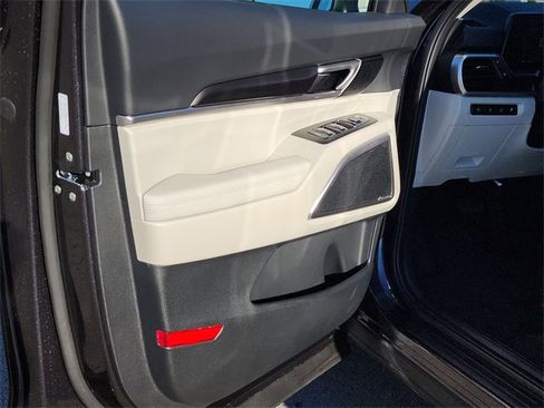 New 2025 Kia Telluride S image 9