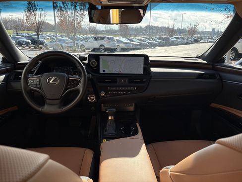 Certified 2025 Lexus ES 350 w/ Premium Package image 29