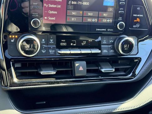 Certified 2022 Toyota Highlander XSE image 5