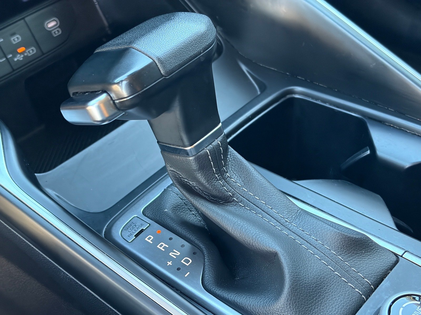 Certified 2025 Kia Sorento LX FWD image 31