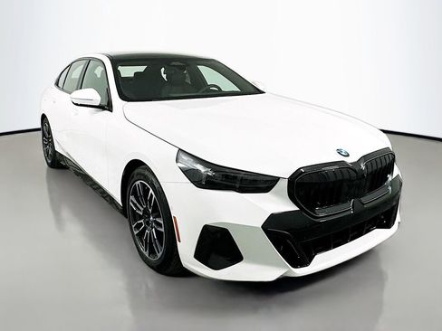 Used 2025 BMW 530i 530i w/ M Sport Package image 3