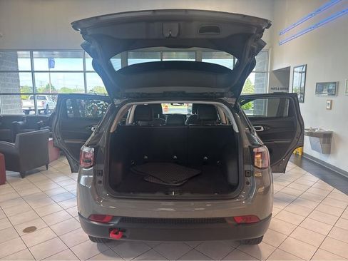 Used 2022 Jeep Compass Trailhawk AWD/4WD image 13
