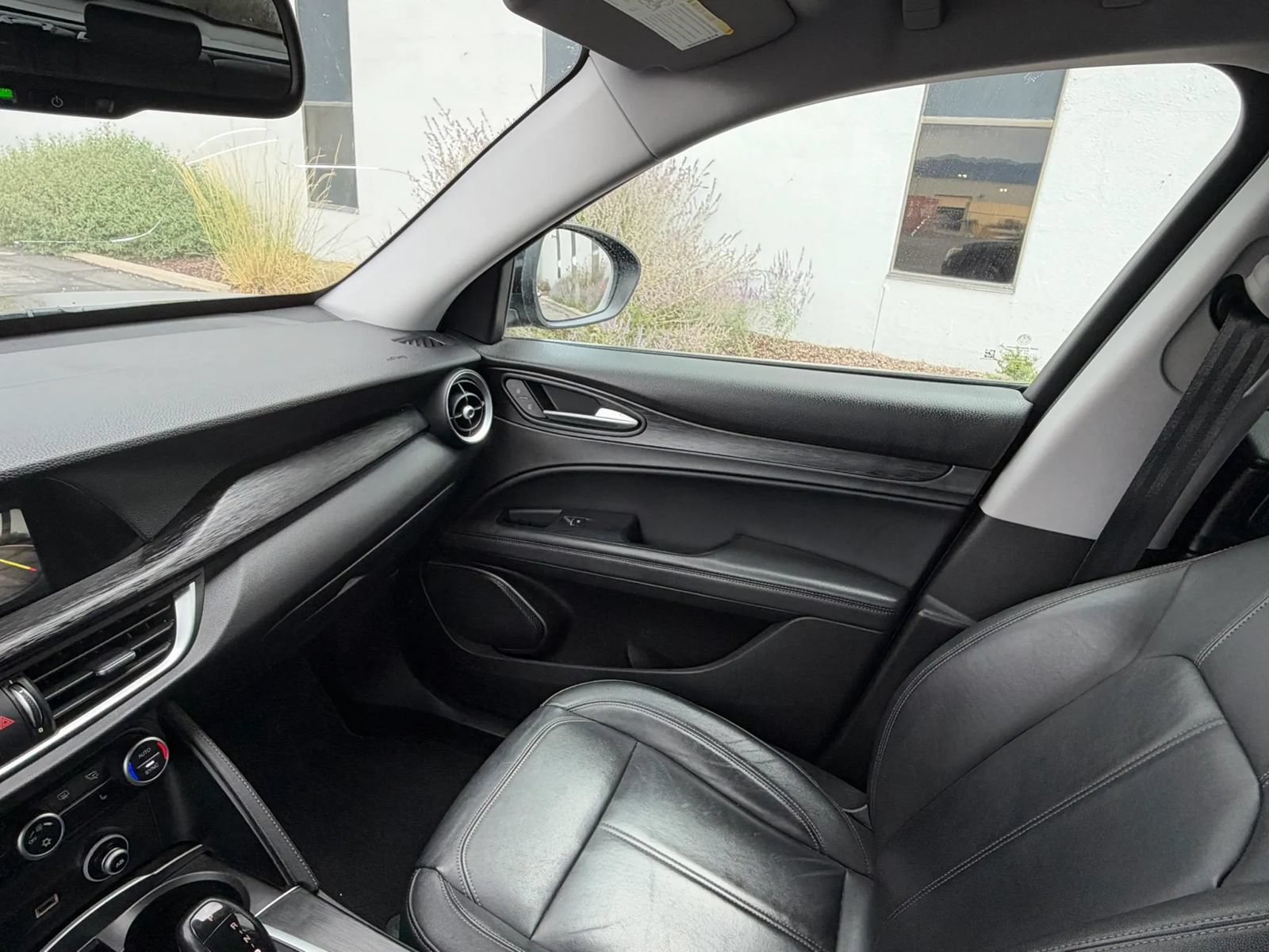 Used 2018 Alfa Romeo Stelvio AWD w/ Cold Weather Package image 20