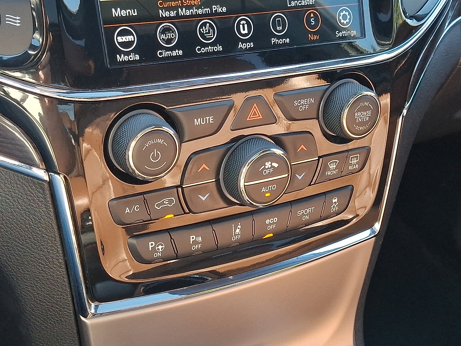 Used 2021 Jeep Grand Cherokee Overland AWD/4WD image 18