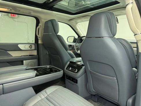 Used 2018 Lincoln Navigator Black Label w/ Cargo Package AWD/4WD image 10