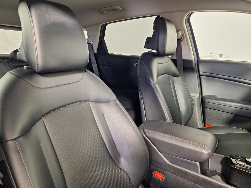 Used 2025 Kia Sportage EX FWD image 28
