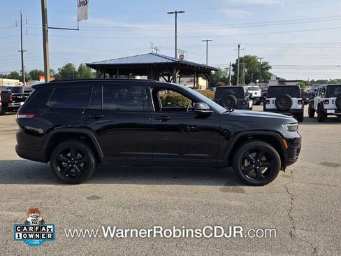 Used 2025 Jeep Grand Cherokee L Altitude AWD/4WD image 17